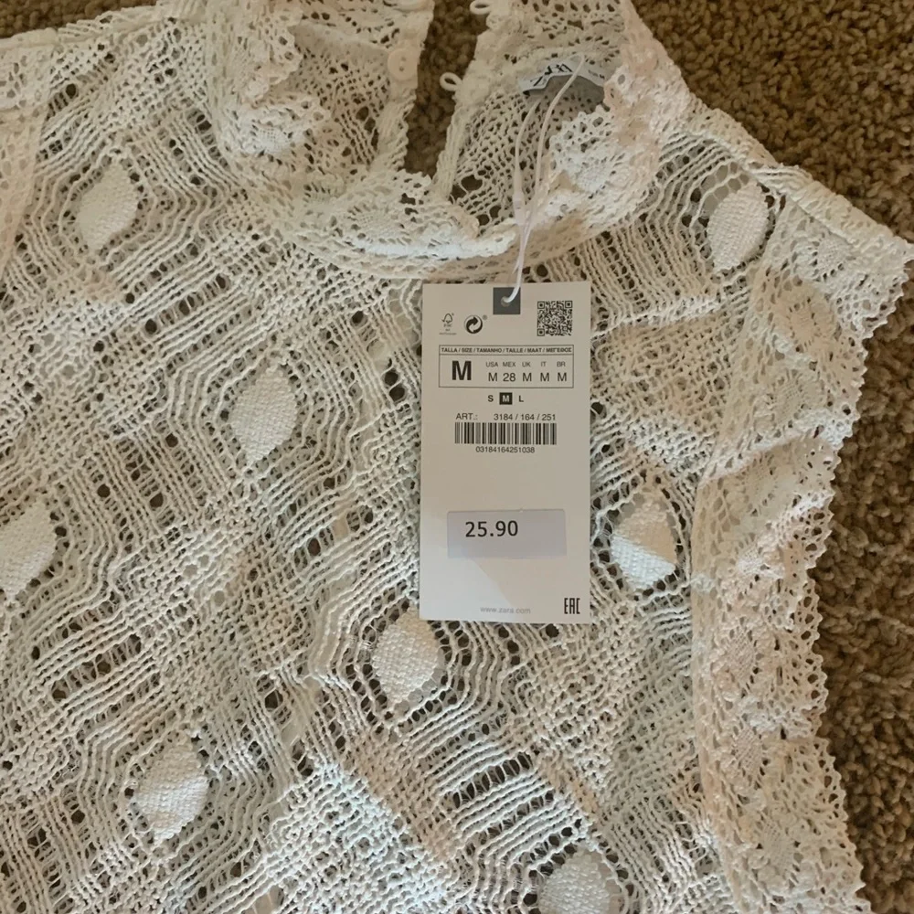 Lace top - Picture 2 of 4